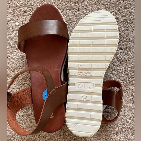 Shoes - Tan MIA Sandals